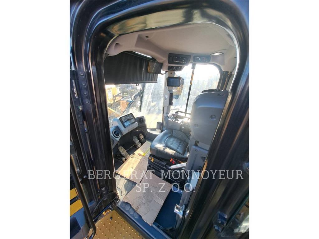 CAT 972 Iekrāvēji uz riteņiem