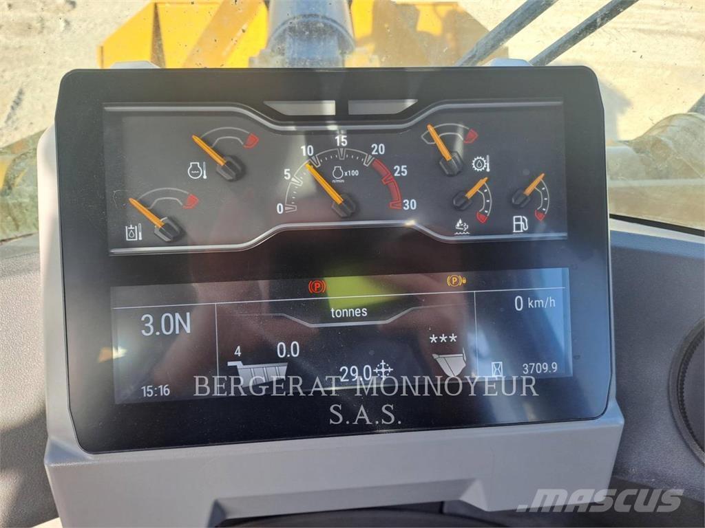 CAT 972 XE Iekrāvēji uz riteņiem