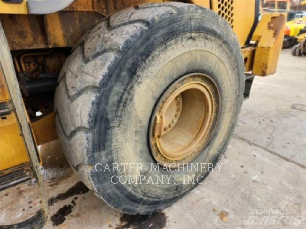 CAT 972K Iekrāvēji uz riteņiem
