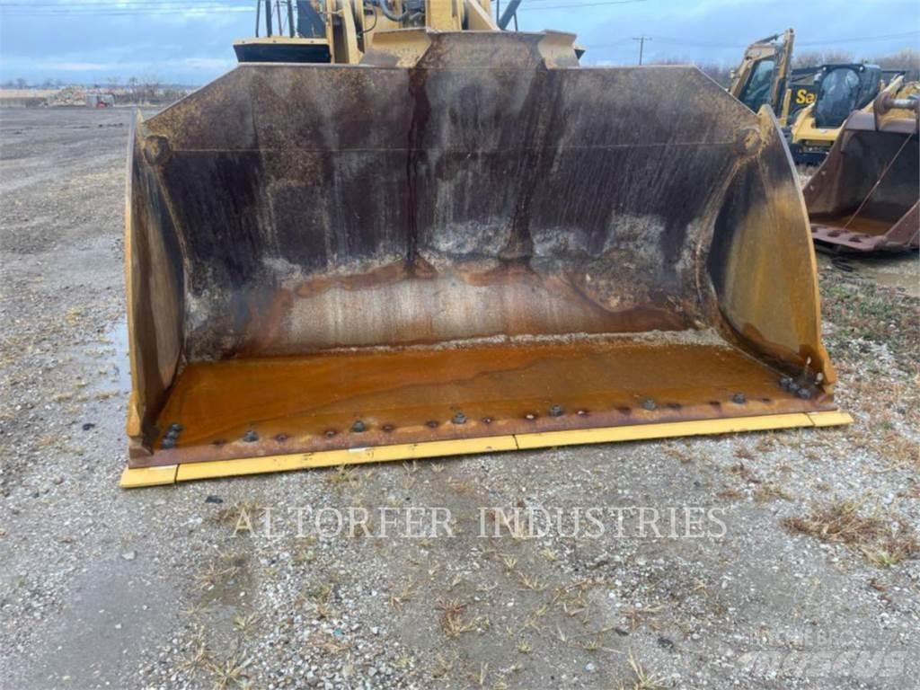 CAT 972M Iekrāvēji uz riteņiem