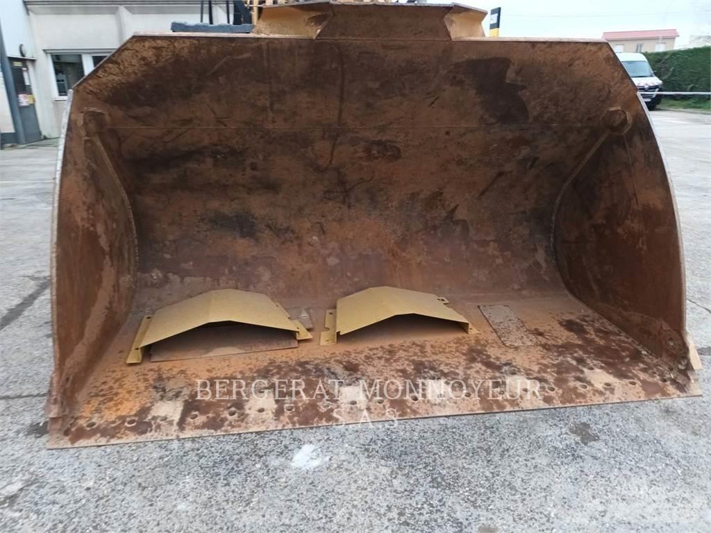 CAT 972M Iekrāvēji uz riteņiem