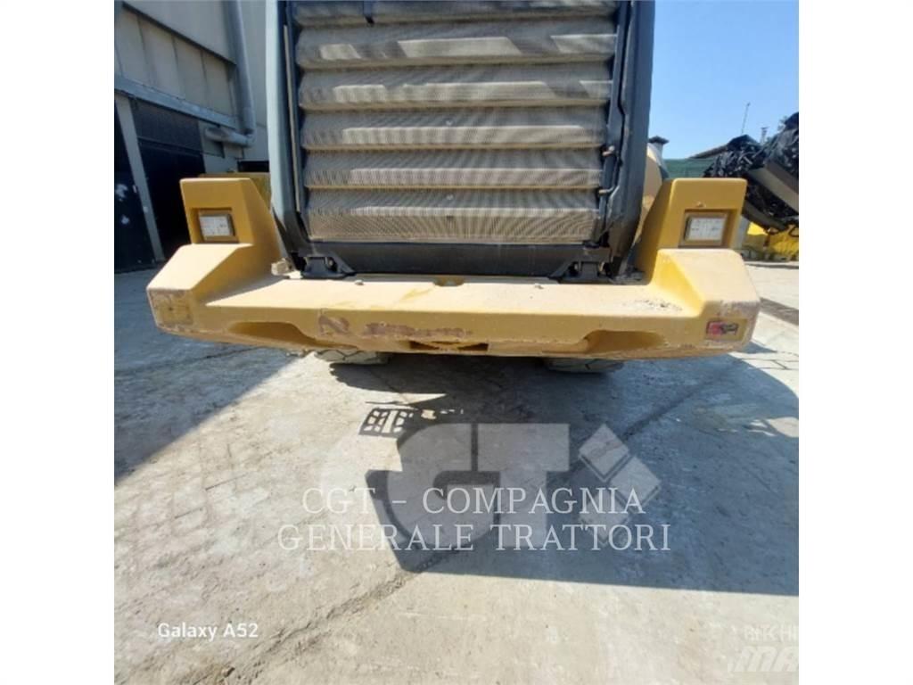 CAT 972M Iekrāvēji uz riteņiem