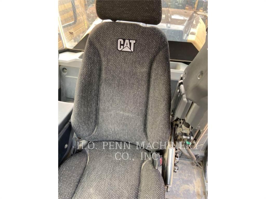 CAT 972M Iekrāvēji uz riteņiem