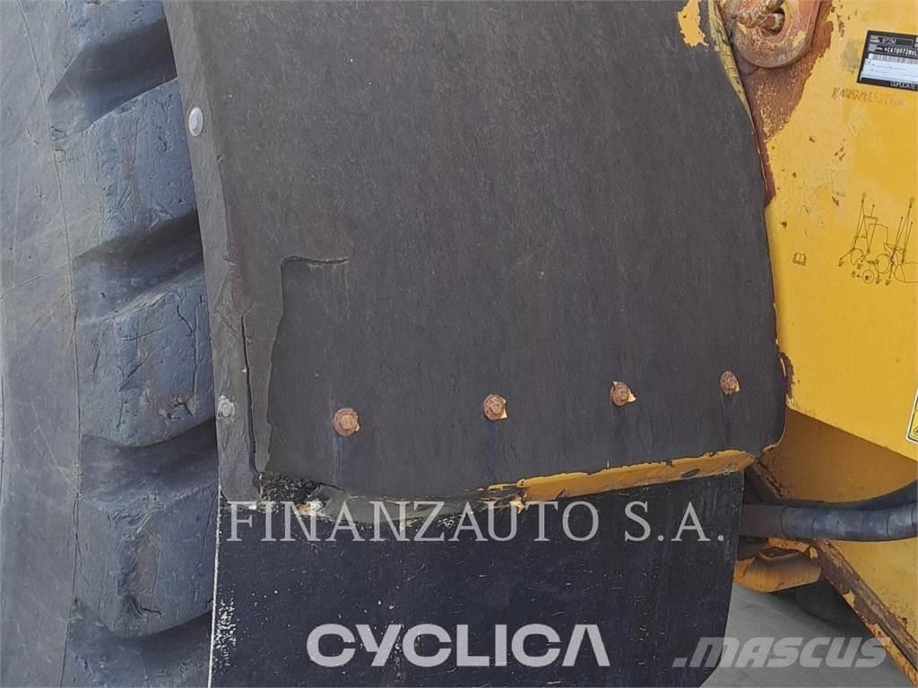 CAT 972M Iekrāvēji uz riteņiem