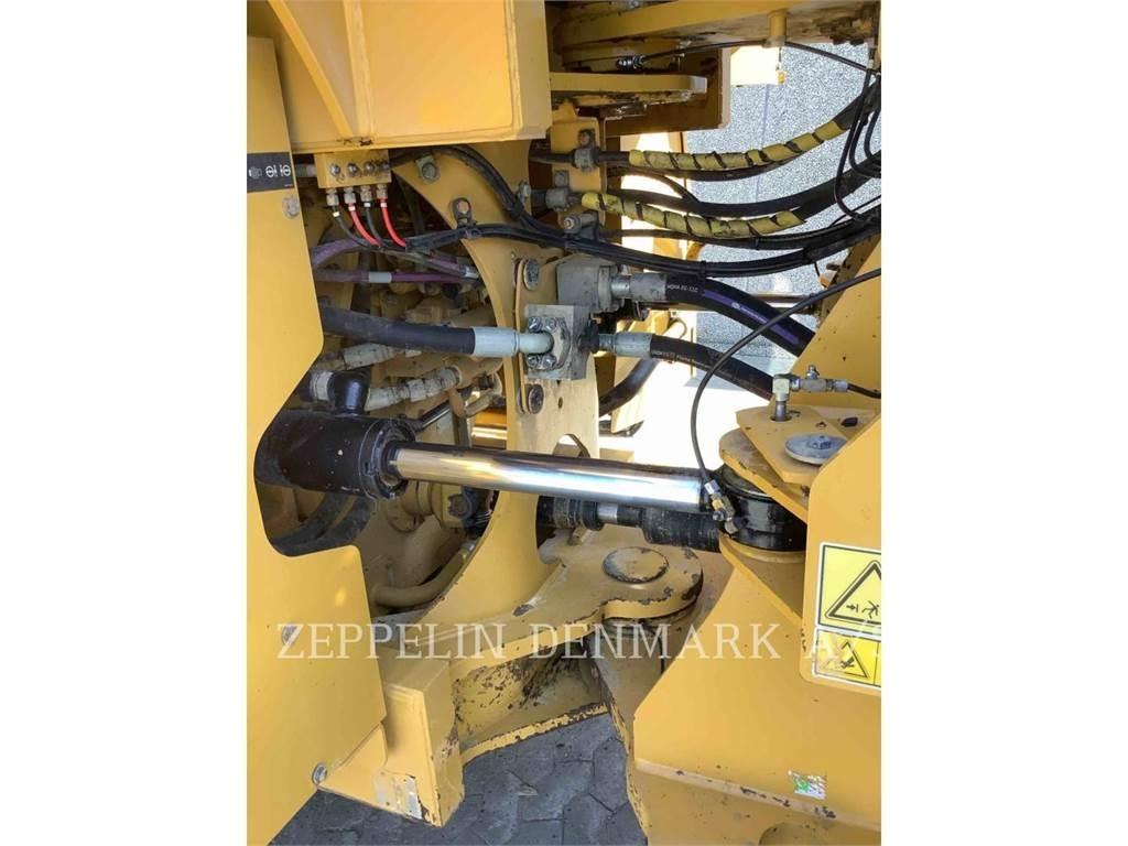 CAT 972M Iekrāvēji uz riteņiem