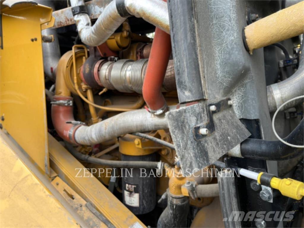 CAT 972M Iekrāvēji uz riteņiem