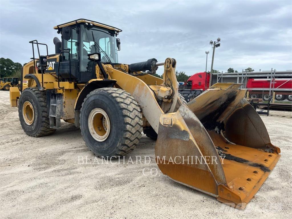 CAT 972M Iekrāvēji uz riteņiem