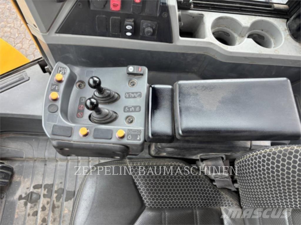 CAT 972M Iekrāvēji uz riteņiem