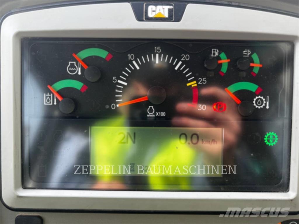 CAT 972M Iekrāvēji uz riteņiem