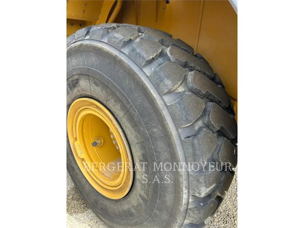 CAT 972M XE Iekrāvēji uz riteņiem