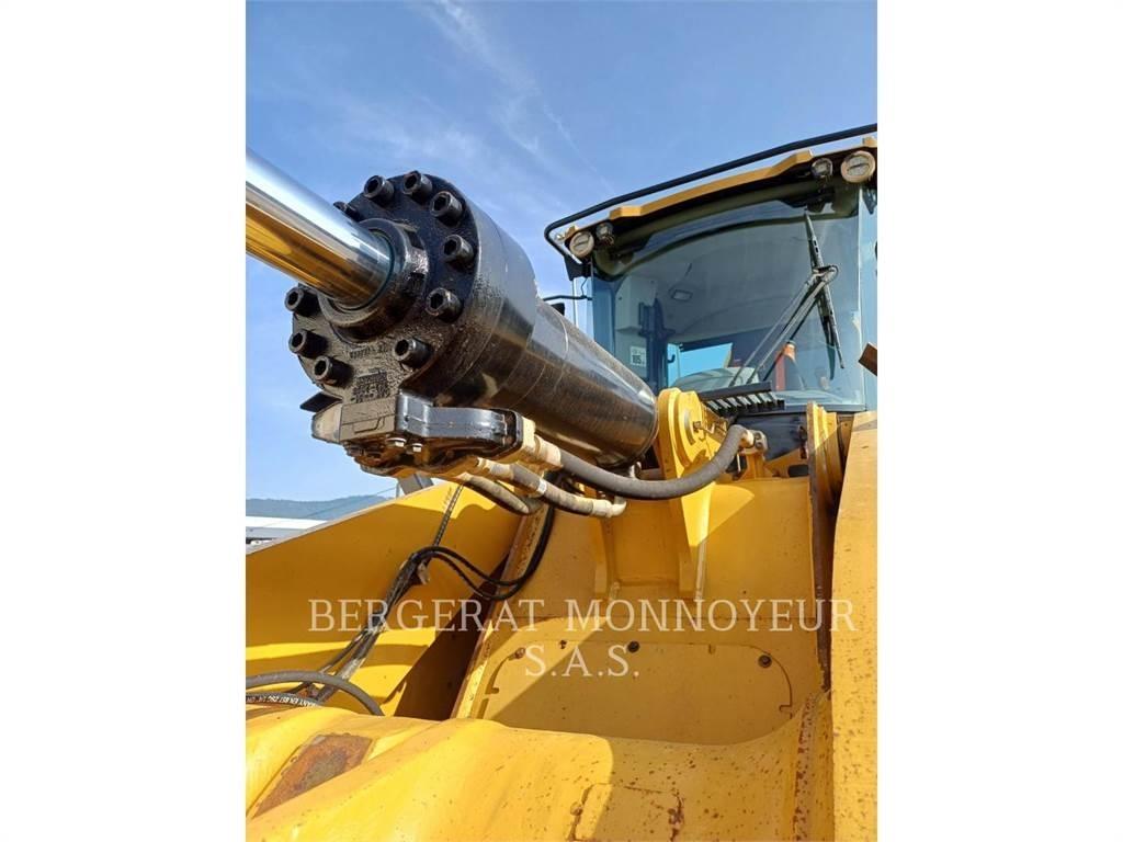 CAT 972M XE Iekrāvēji uz riteņiem