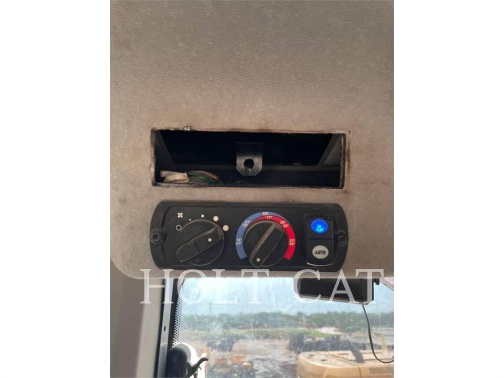 CAT 973K Kāpurķēžu iekrāvēji