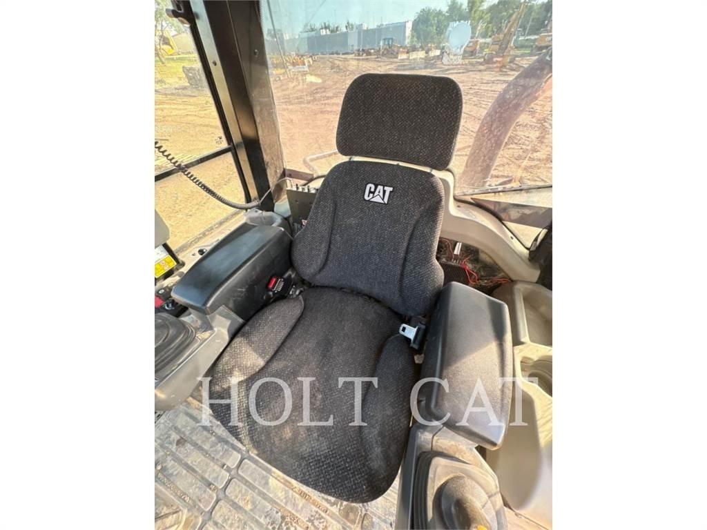 CAT 973K Kāpurķēžu iekrāvēji