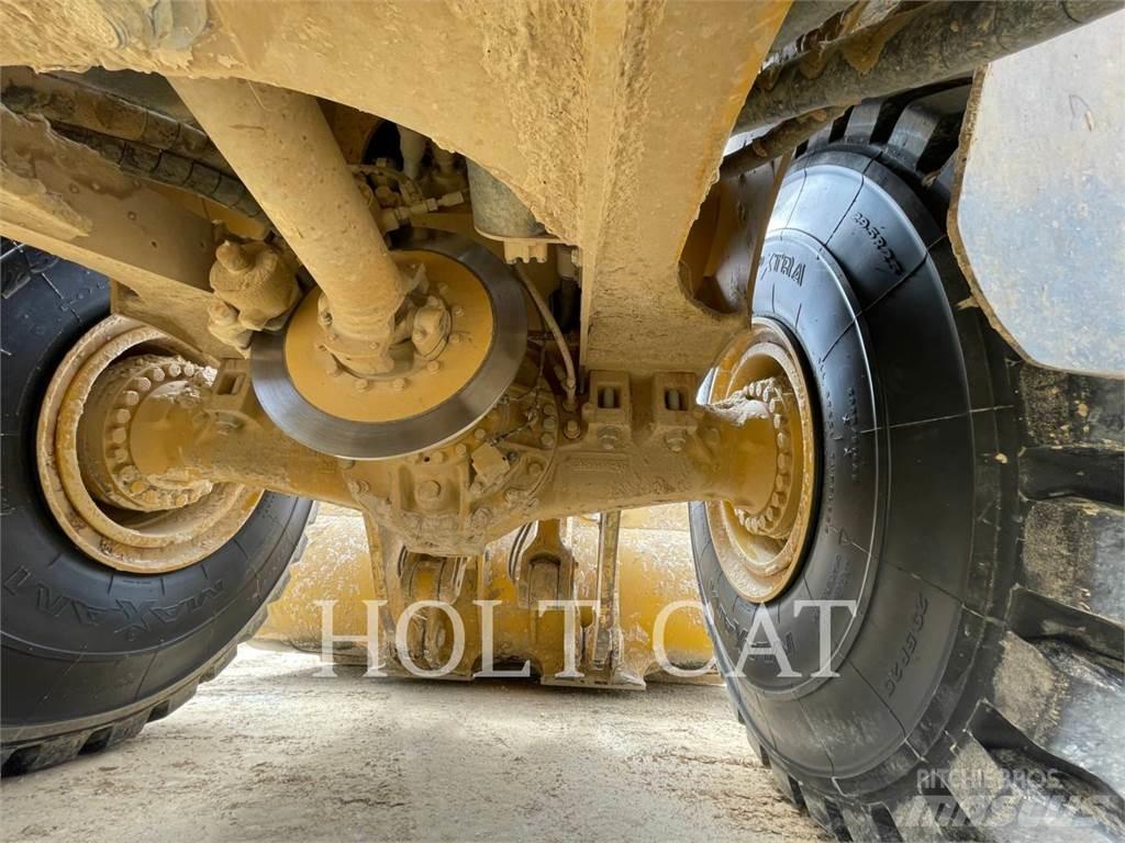 CAT 980 Iekrāvēji uz riteņiem