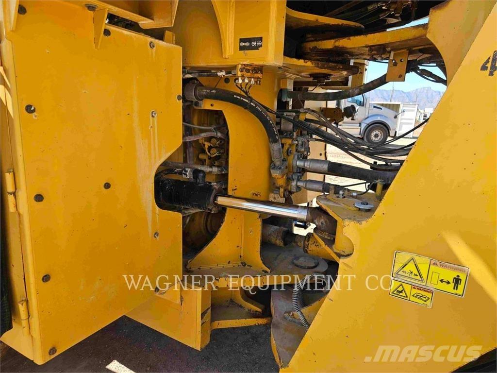 CAT 980M Iekrāvēji uz riteņiem