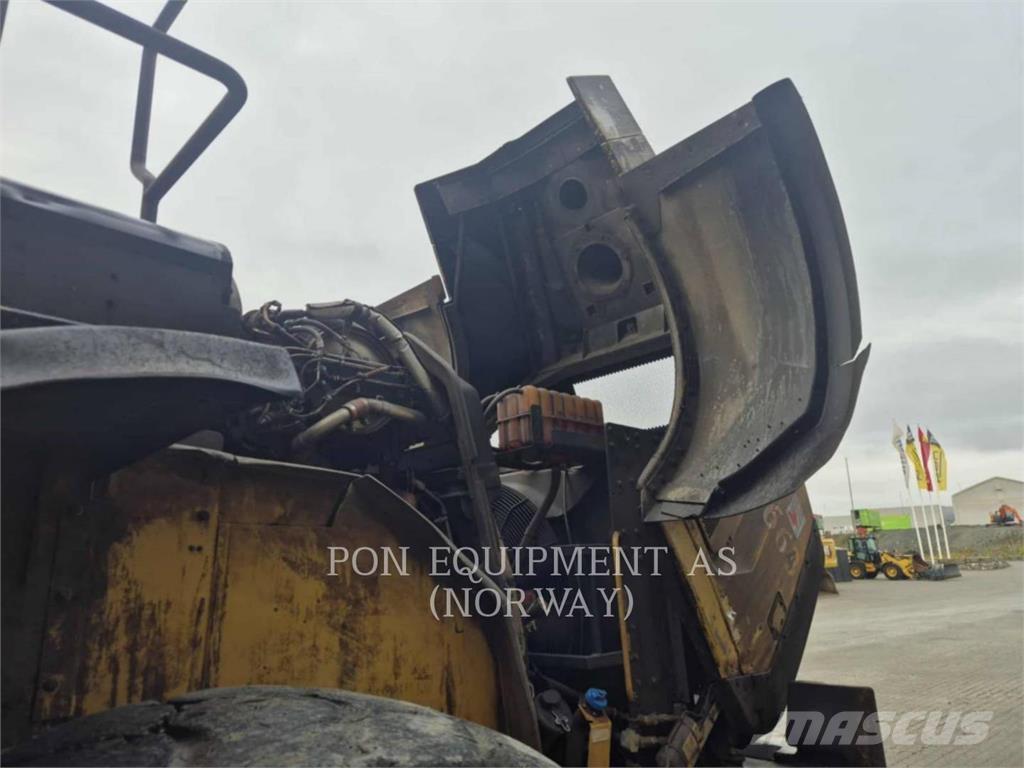 CAT 980M Iekrāvēji uz riteņiem