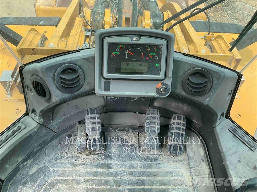 CAT 980M Iekrāvēji uz riteņiem