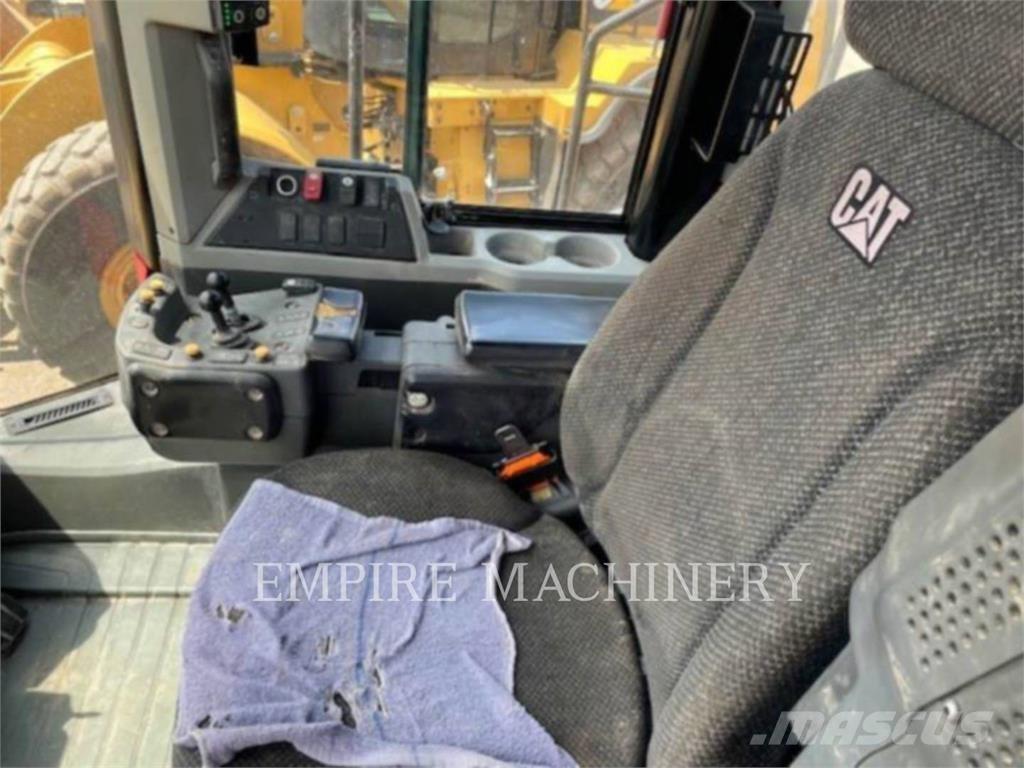 CAT 980M Iekrāvēji uz riteņiem