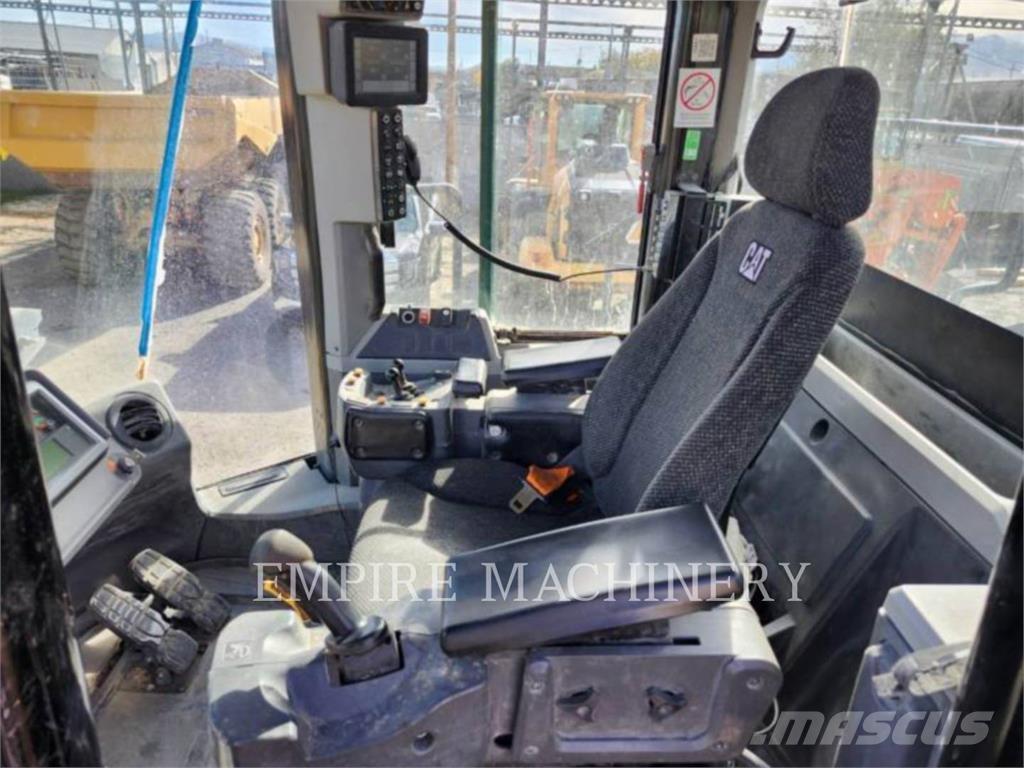 CAT 980M Iekrāvēji uz riteņiem