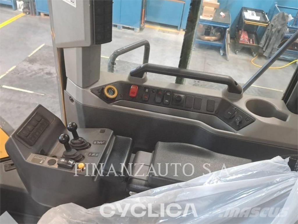 CAT 980XE Iekrāvēji uz riteņiem