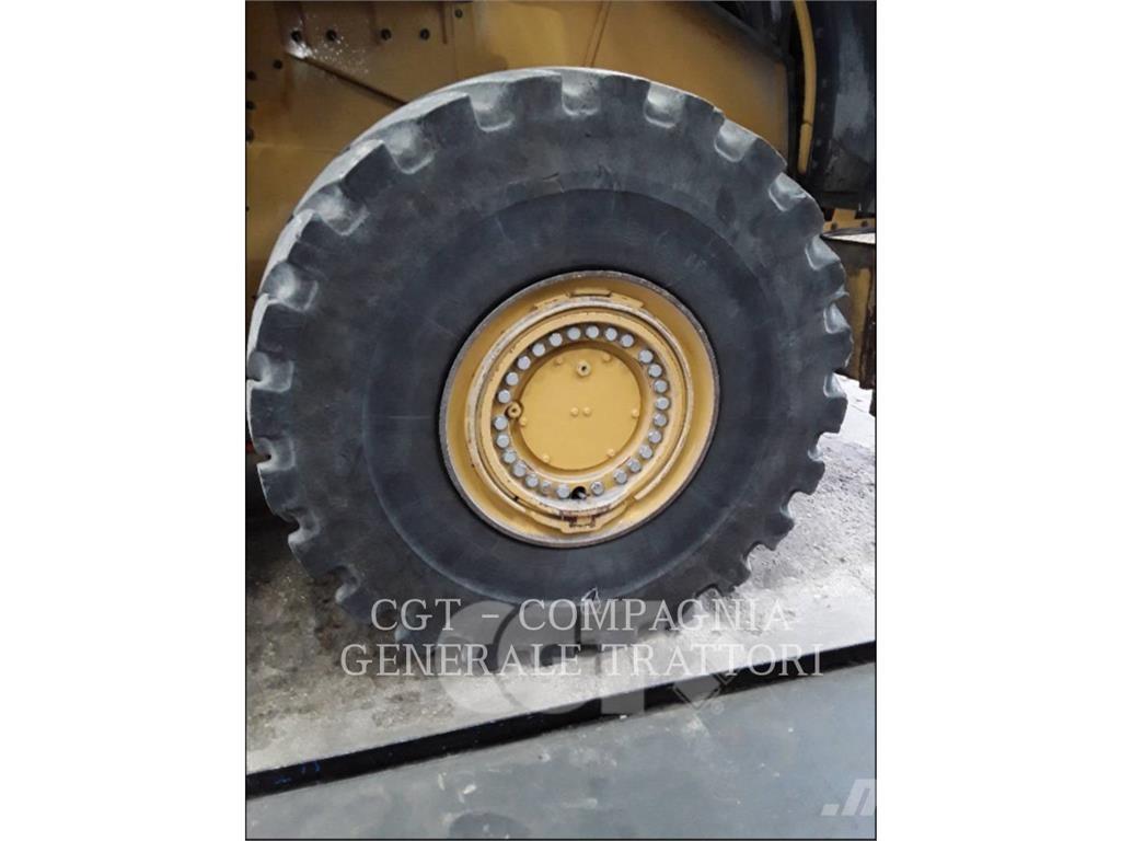 CAT 980XE Iekrāvēji uz riteņiem