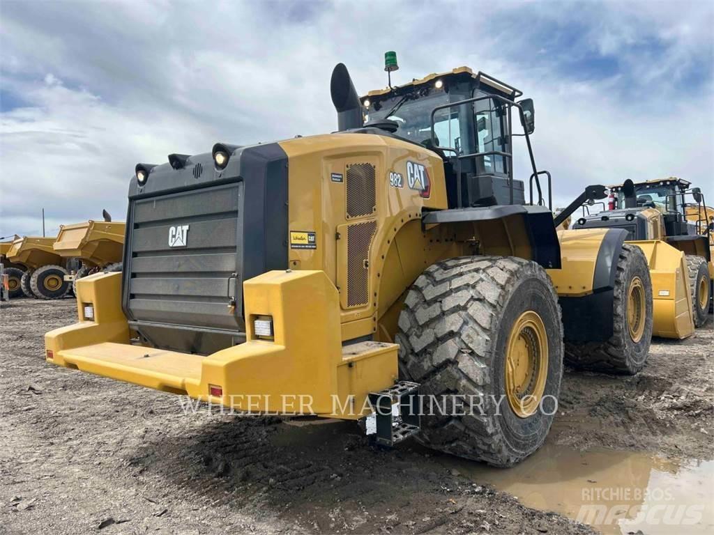 CAT 982 Iekrāvēji uz riteņiem