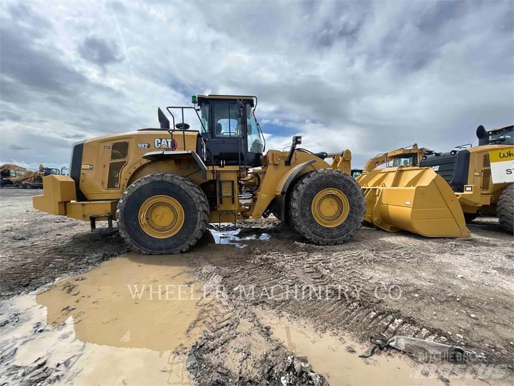 CAT 982 Iekrāvēji uz riteņiem