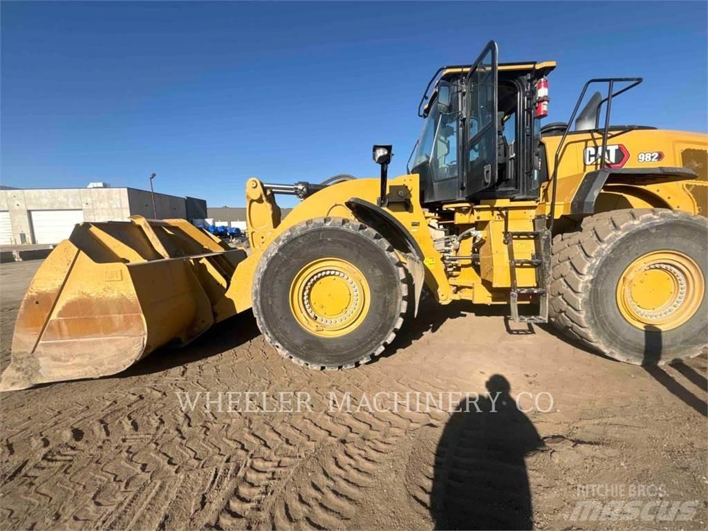 CAT 982 Iekrāvēji uz riteņiem