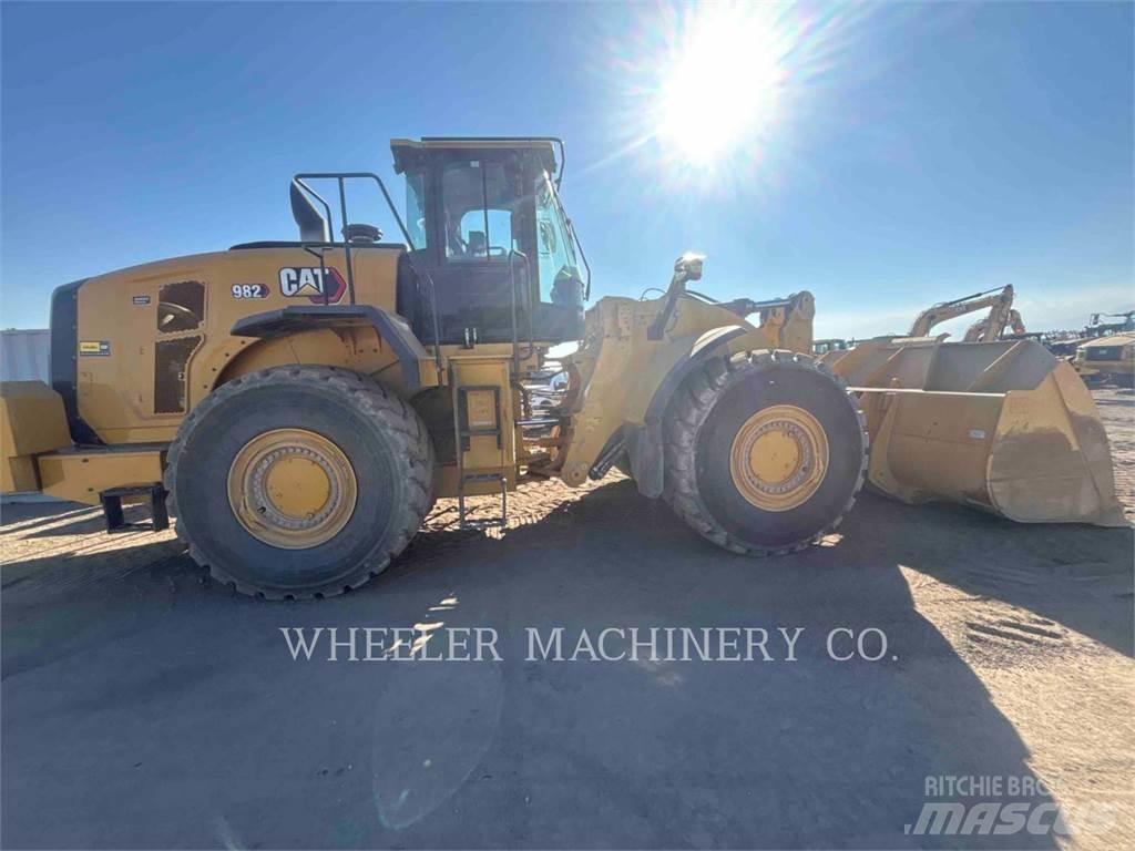 CAT 982 Iekrāvēji uz riteņiem