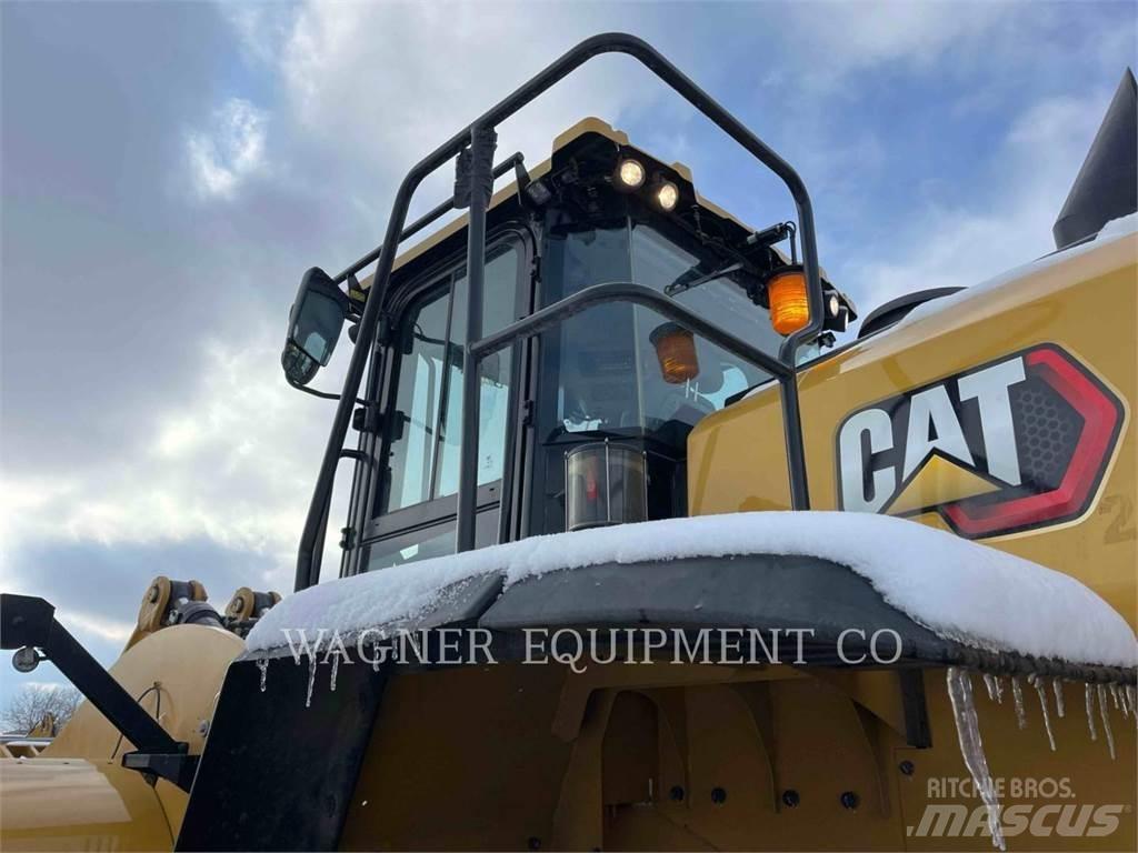 CAT 982 Iekrāvēji uz riteņiem