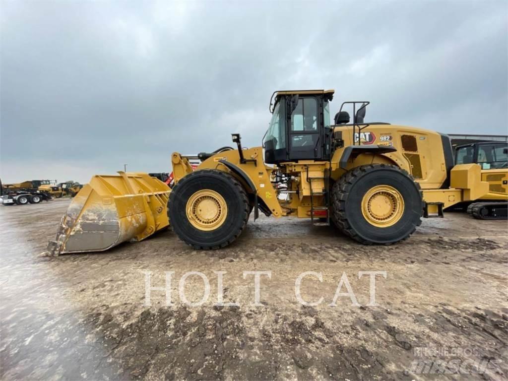 CAT 982 Iekrāvēji uz riteņiem