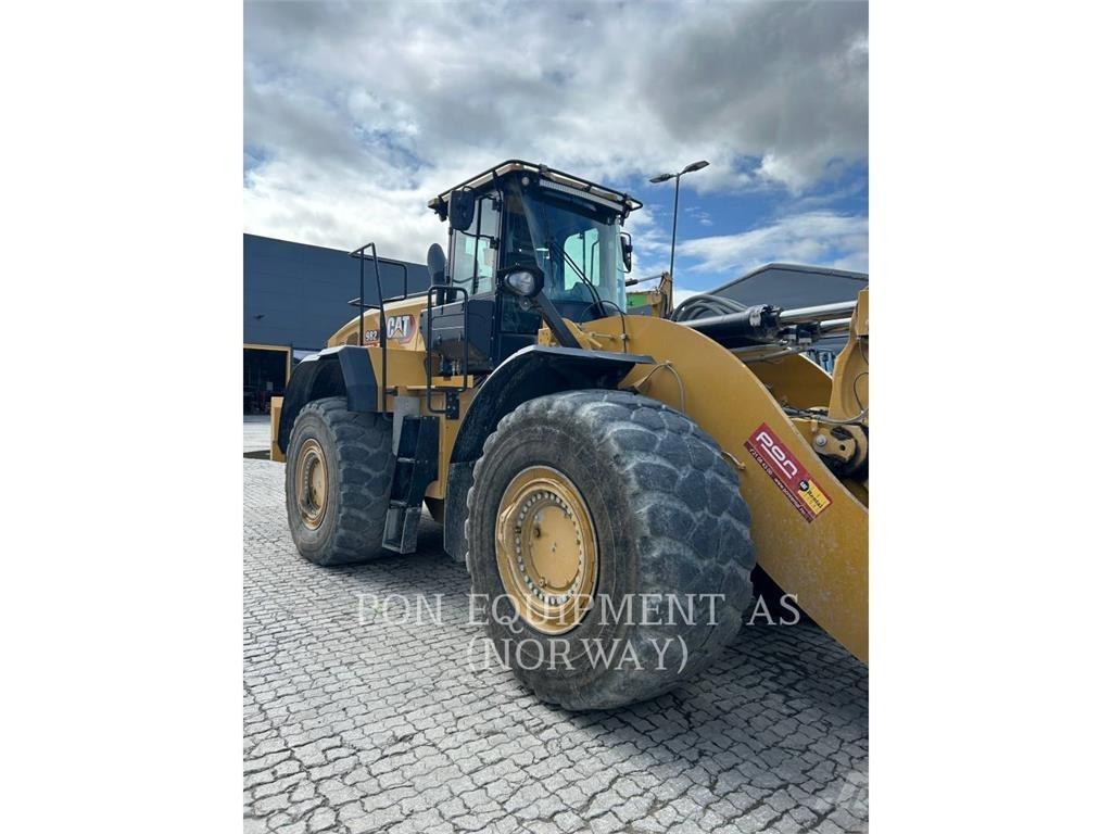 CAT 982-14 Iekrāvēji uz riteņiem
