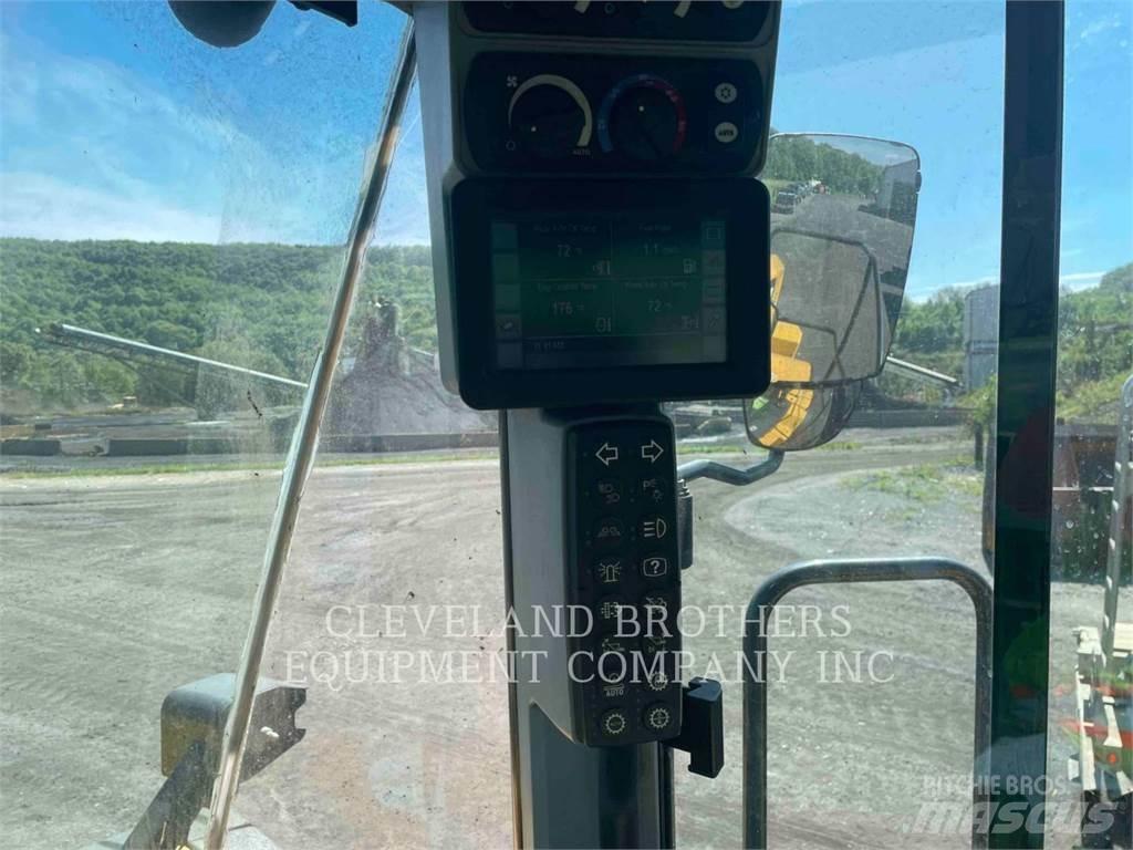 CAT 982M Iekrāvēji uz riteņiem