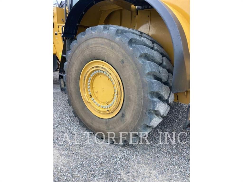 CAT 982M Iekrāvēji uz riteņiem