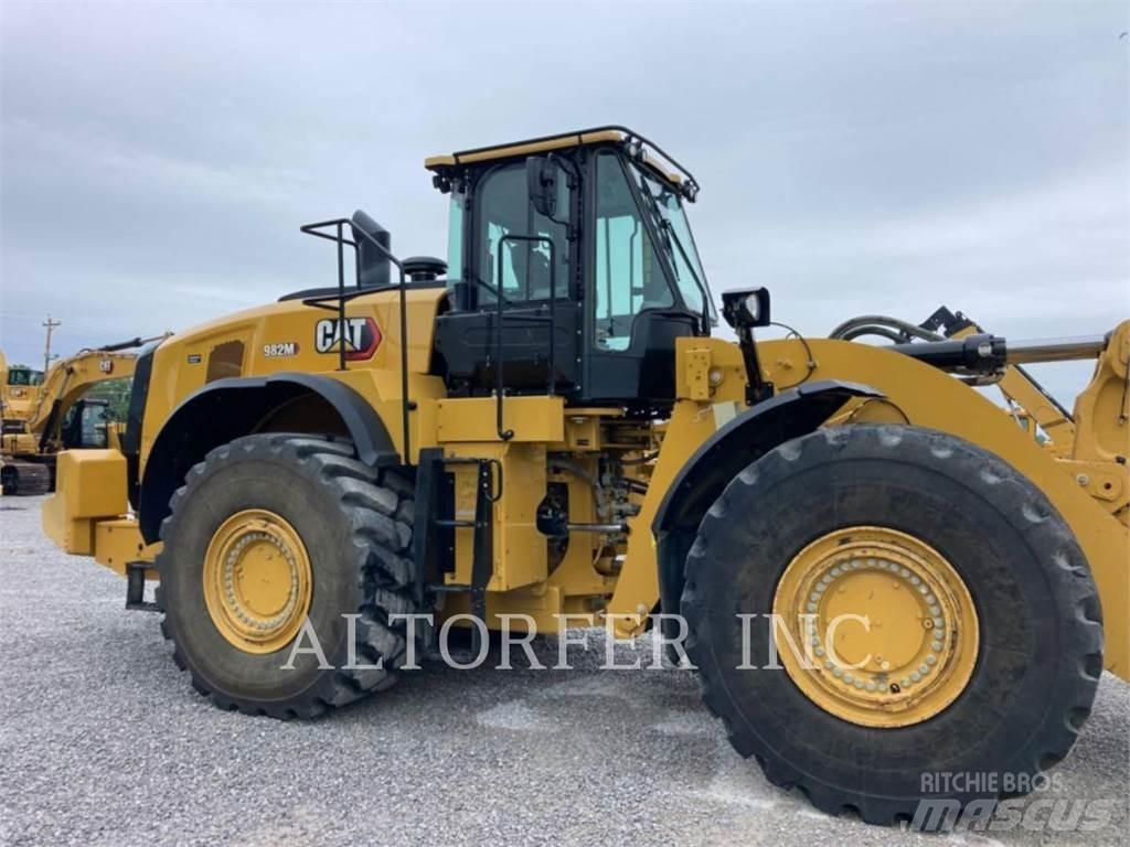 CAT 982M Iekrāvēji uz riteņiem