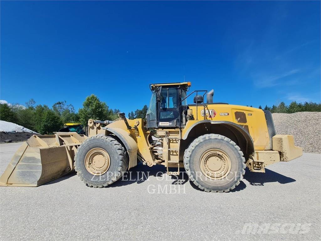 CAT 982M Iekrāvēji uz riteņiem