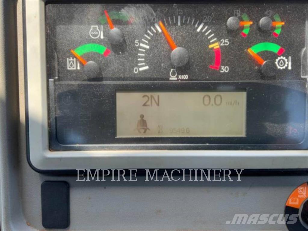 CAT 982M Iekrāvēji uz riteņiem