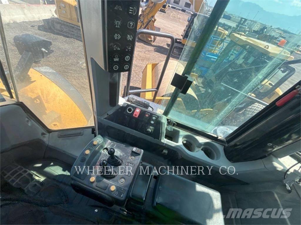 CAT 982M AOC Iekrāvēji uz riteņiem