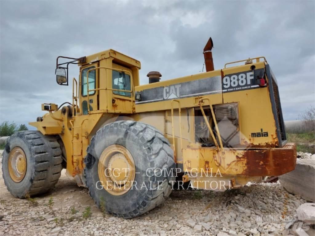 CAT 988 Iekrāvēji uz riteņiem