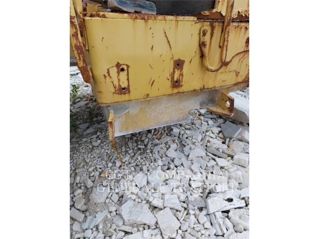 CAT 988 Iekrāvēji uz riteņiem