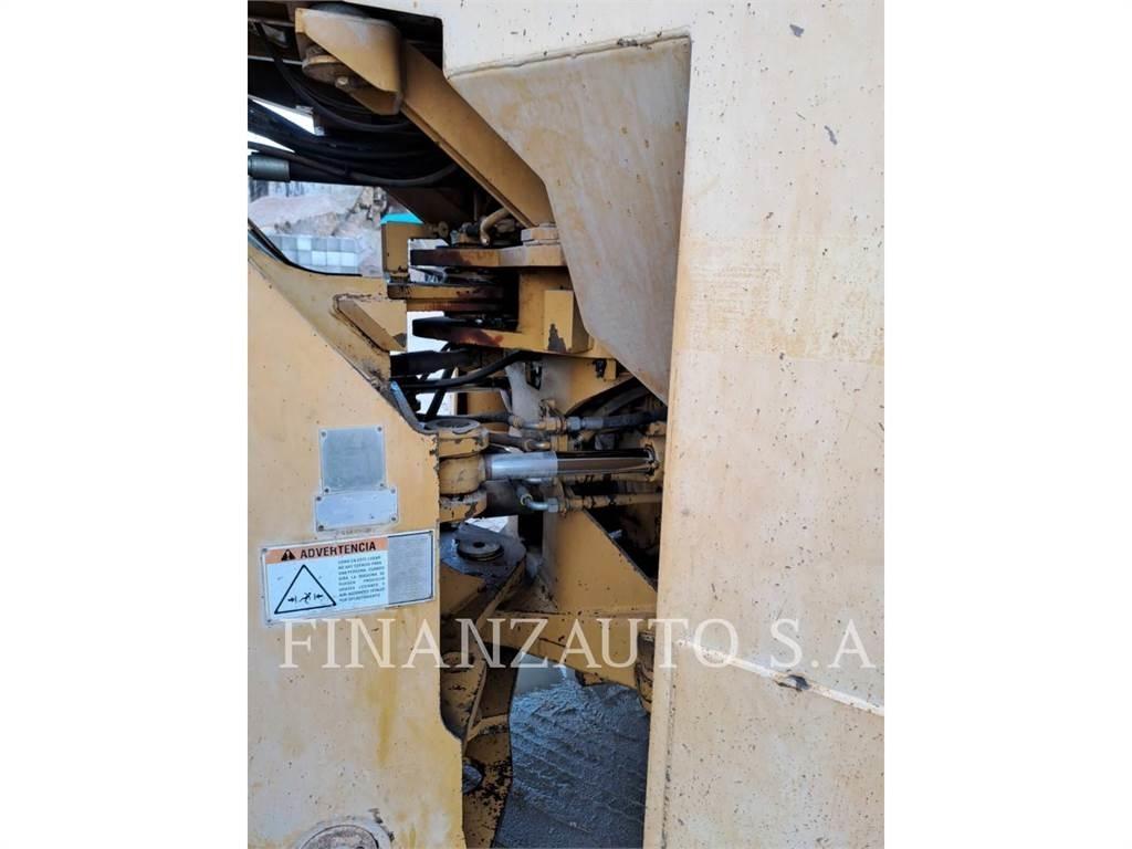 CAT 988F Iekrāvēji uz riteņiem