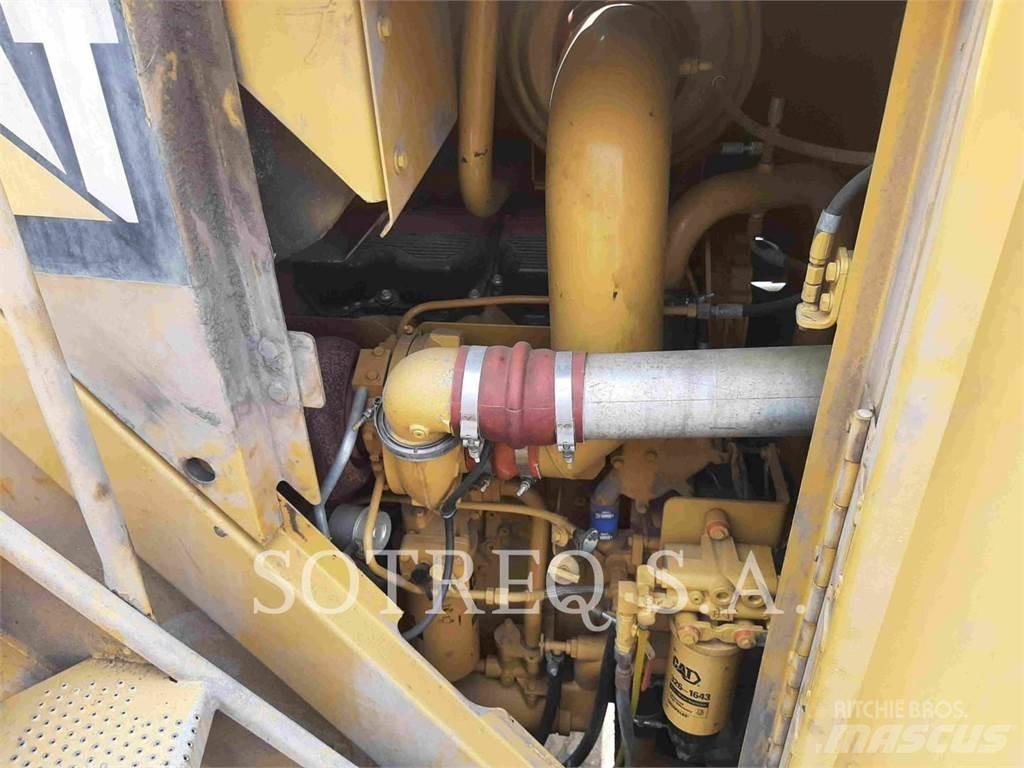 CAT 988H Iekrāvēji uz riteņiem
