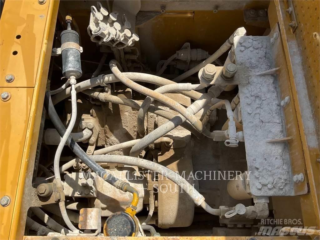 CAT 988H Iekrāvēji uz riteņiem
