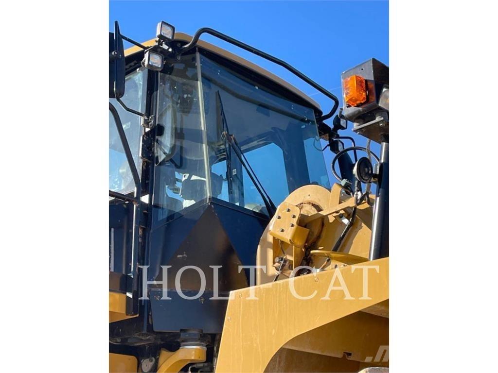 CAT 988K Iekrāvēji uz riteņiem