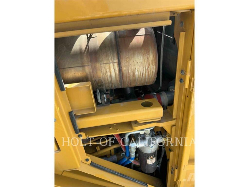 CAT 988K Iekrāvēji uz riteņiem