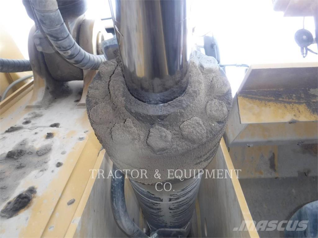 CAT 988K Iekrāvēji uz riteņiem