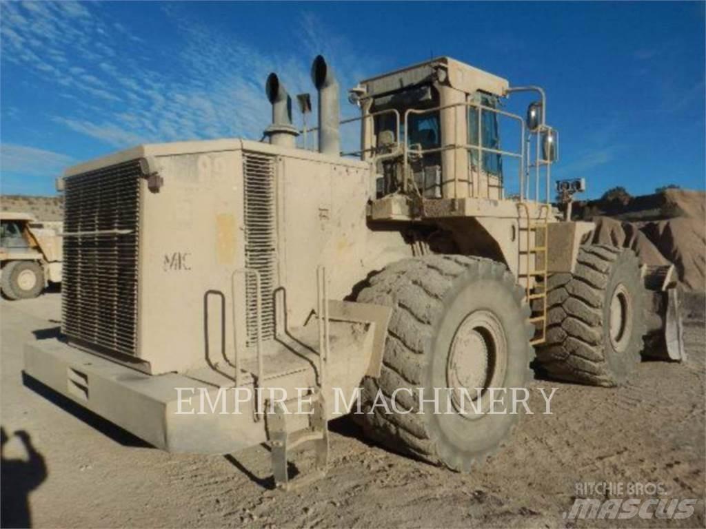 CAT 990 Iekrāvēji uz riteņiem