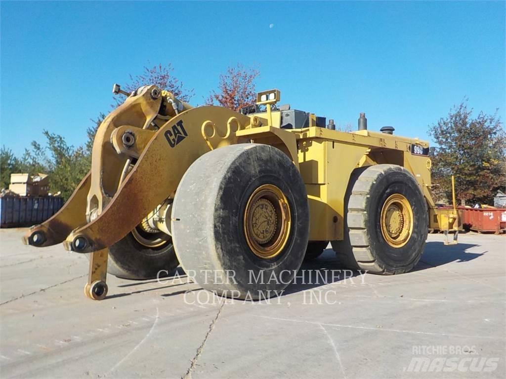CAT 990 Iekrāvēji uz riteņiem