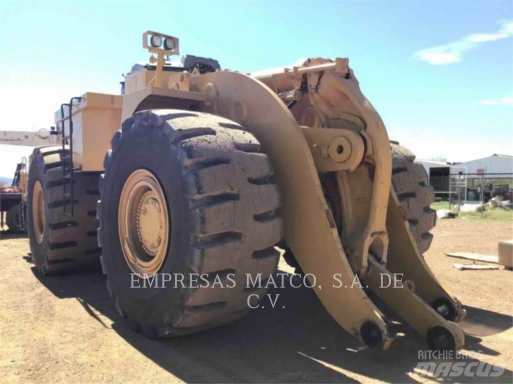 CAT 990 Iekrāvēji uz riteņiem