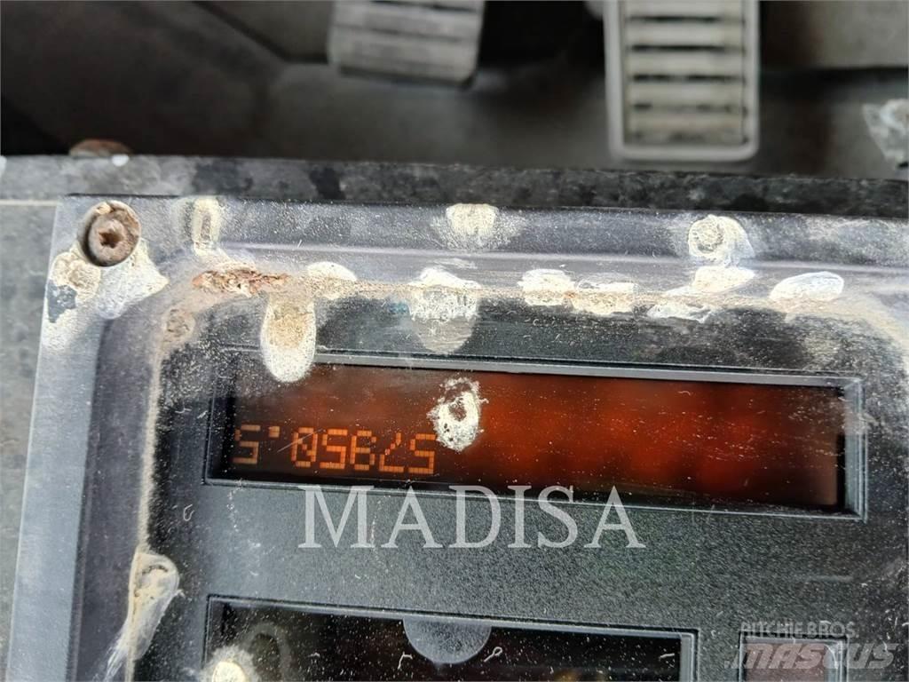 CAT 992G Iekrāvēji uz riteņiem